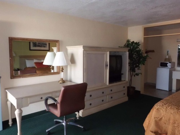 America's Best Inn Lakeland image 21