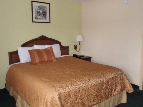 America's Best Inn Lakeland image 28